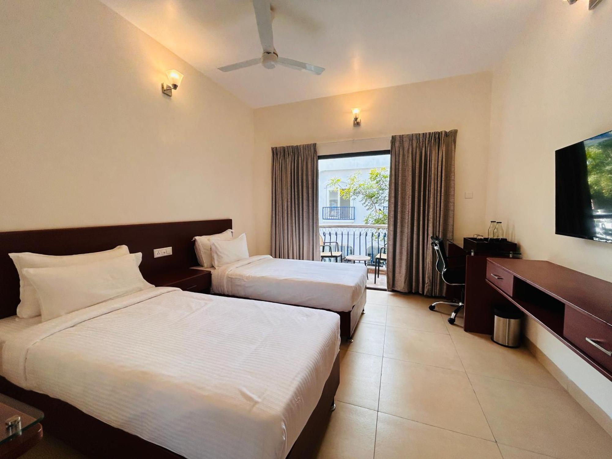 Le Miami Resort Pondicherry Bagian luar foto